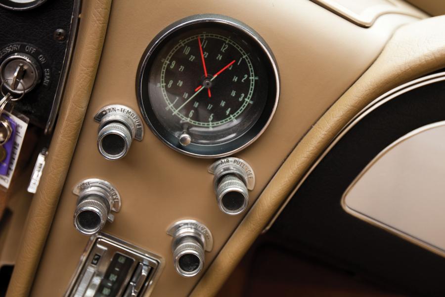  Chevrolet Corvette 427/425 Roadster 1966 года  (фото 8 из 25)